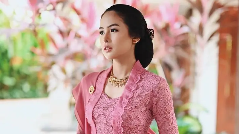 5 Artis Indonesia yang Memukau dengan Busana Tradisional