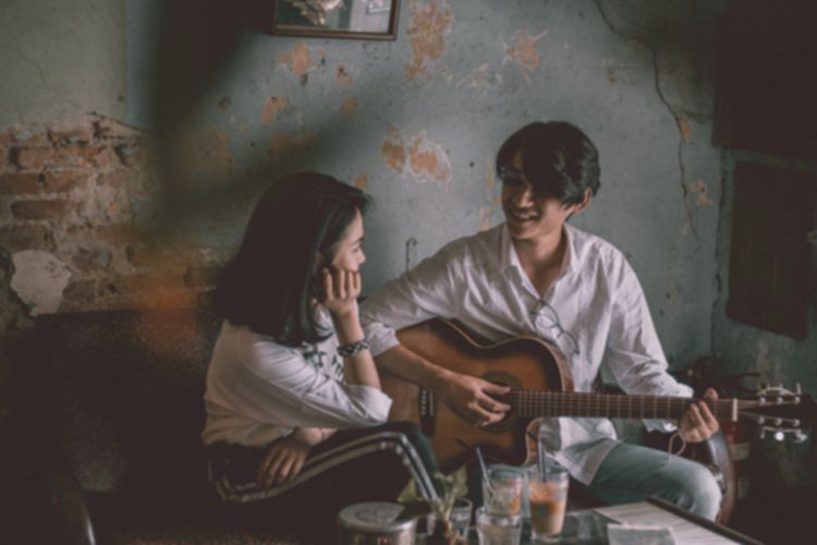 Kenali Diri, Pahami Pasangan: Dua Cara Ungkap Love Language!