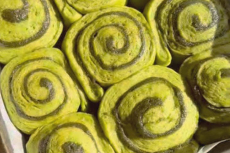 Matcha Cinnamon Rolls: Paduan Aroma Kayu Manis, Kelembutan Matcha Menggoda