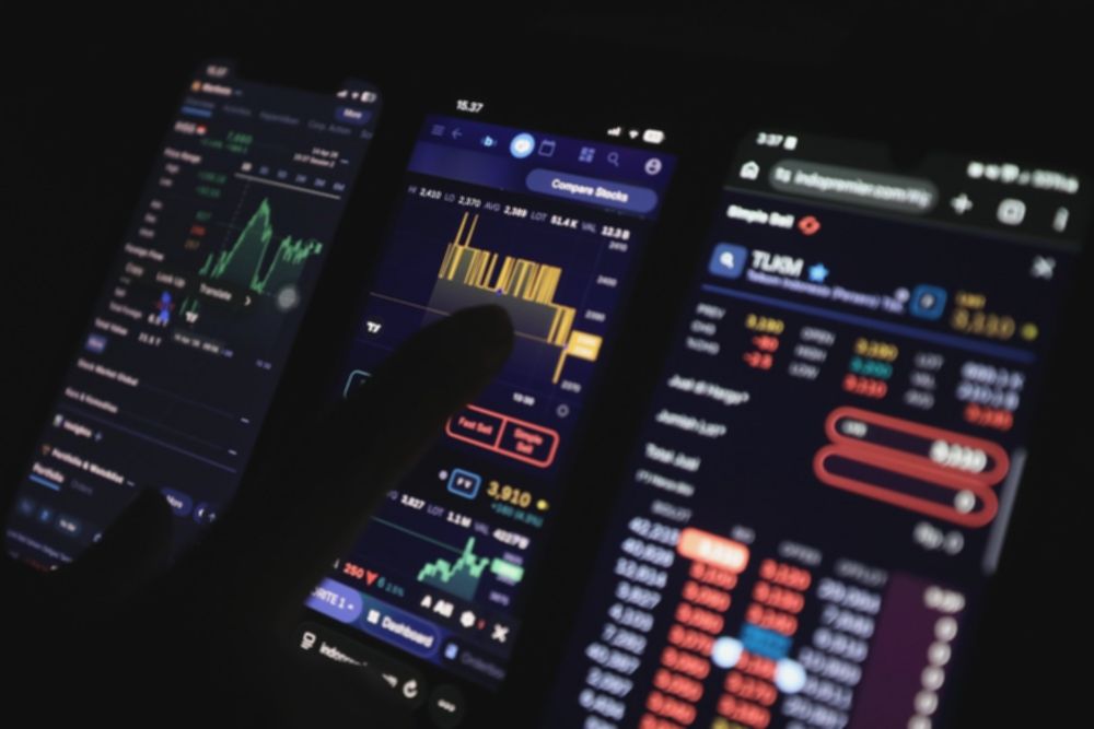 Analis Rekomendasikan Saham ADRO dan MIKA Pasca Aksi Buyback