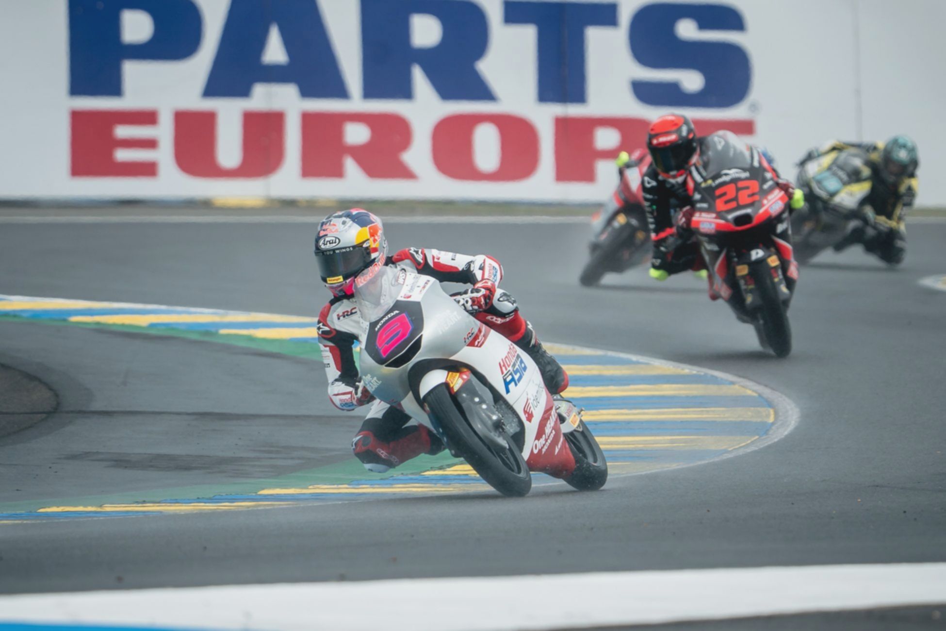 Valentin Perrone Raih Pole Position, Veda Start dari Posisi 21