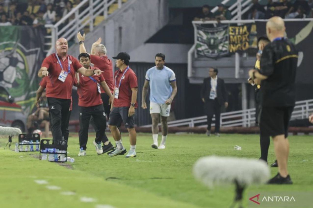 Bojan Hodak Absen, Frans Putros Pastikan Persib Bandung Siap Tempur