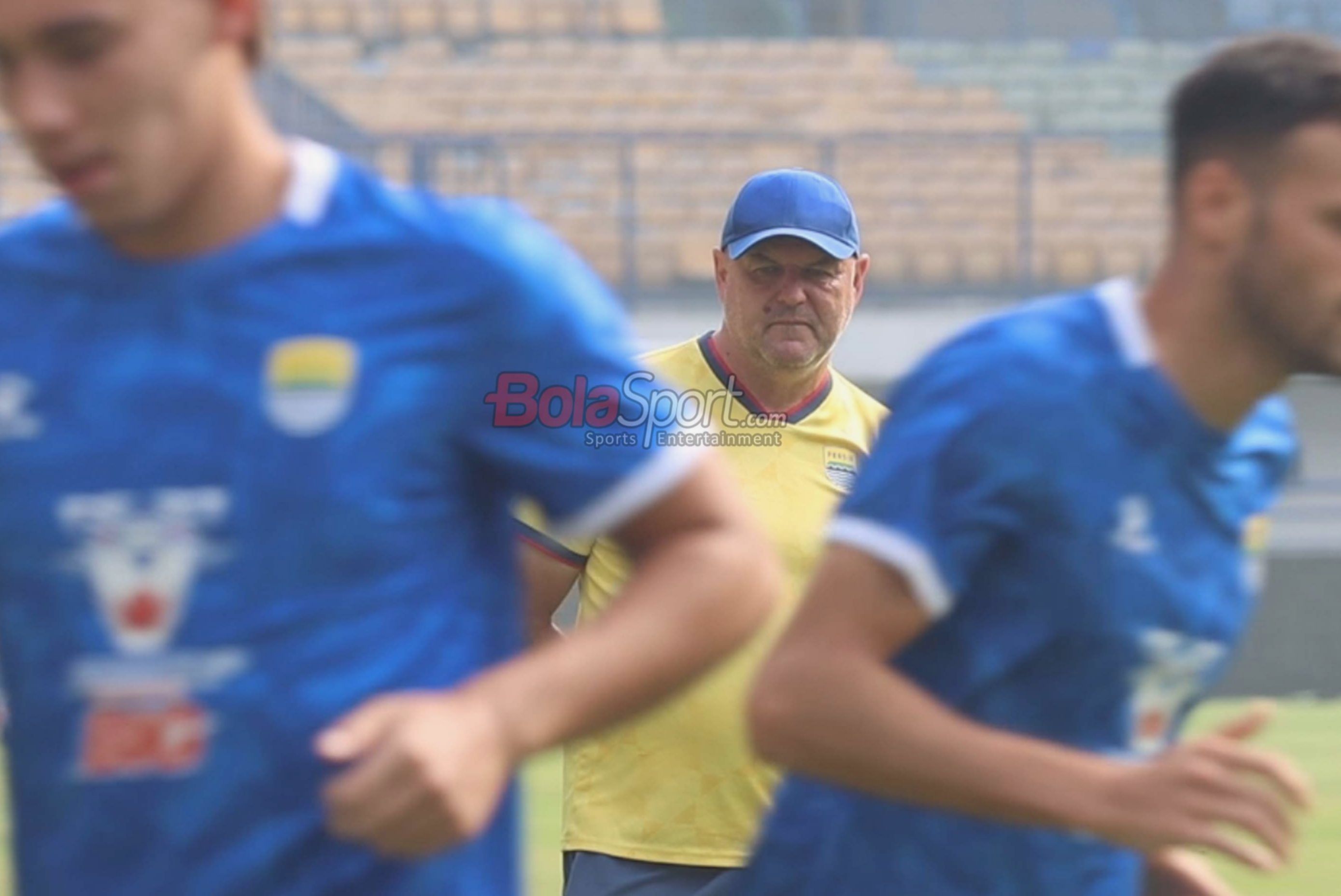 Manajemen Persib Tegaskan Bojan Hodak Tetap Bertahan di Bandung
