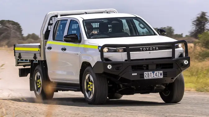 Toyota Tunda Hilux PHEV karena Beban Berat dan Muatan Turun