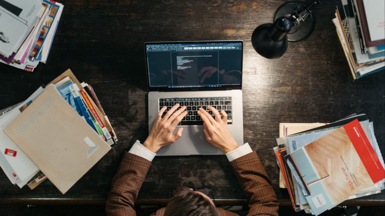Pilih 5 Laptop Terbaik untuk Karier Awal yang Tahan Lama