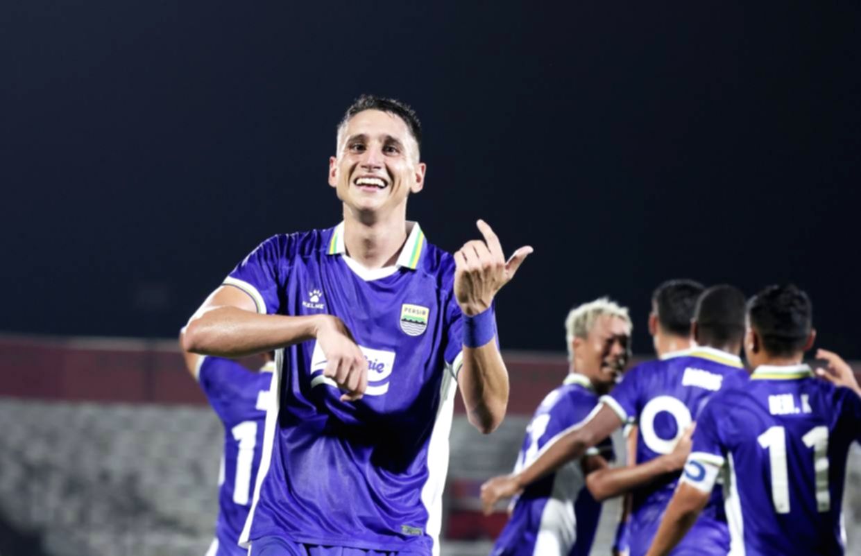 Luka Menalo Siap Bersaing di Persib, Singgung Kehadiran Mariano Peralta