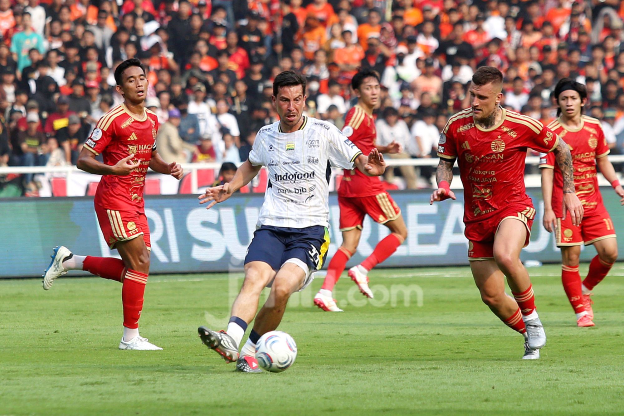 Insiden Pelemparan di Laga Persija vs Persib, LIB Beri Tanggapan