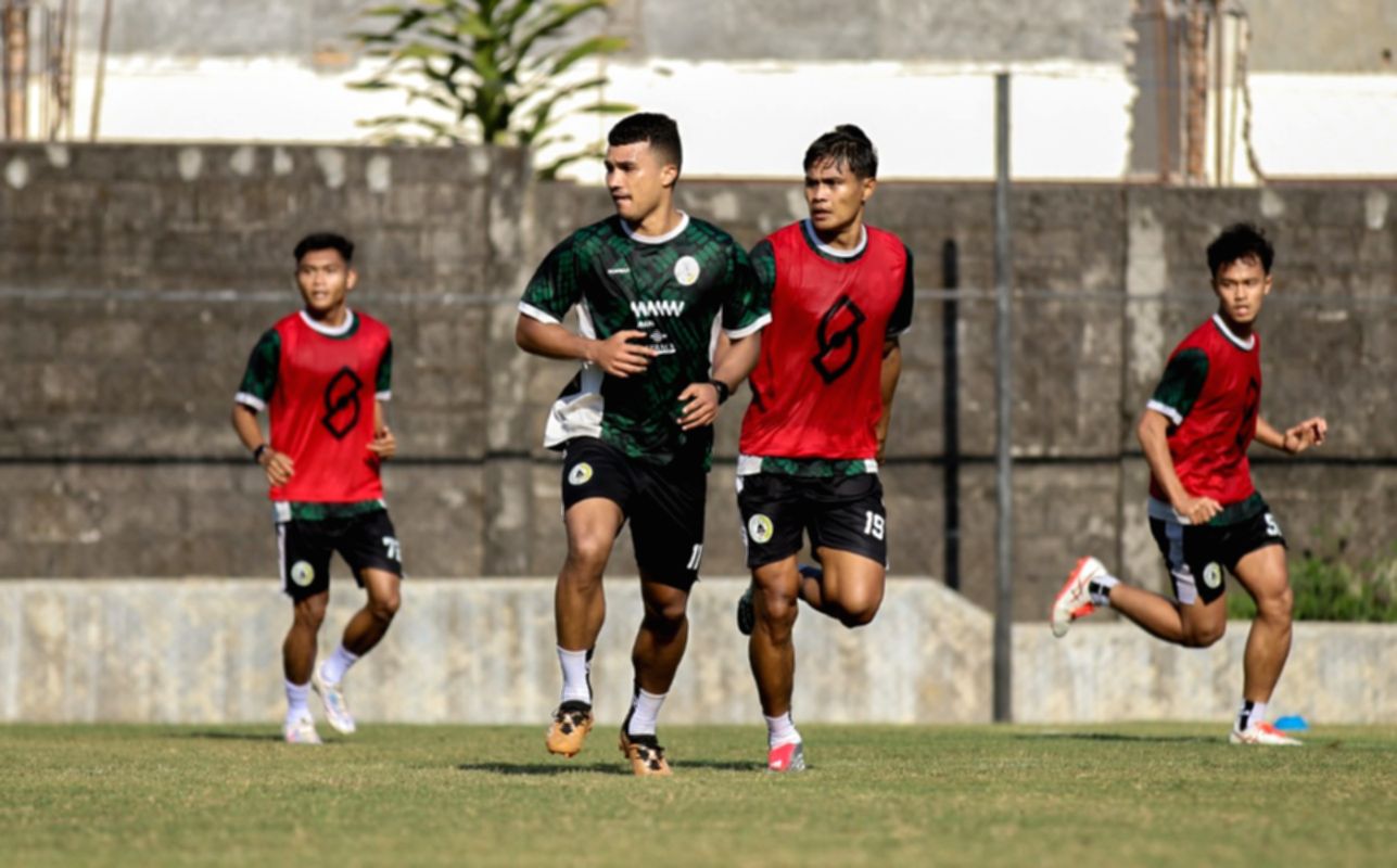 Pieter Huistra Putar Otak Benahi Lini Tengah PSS Sleman