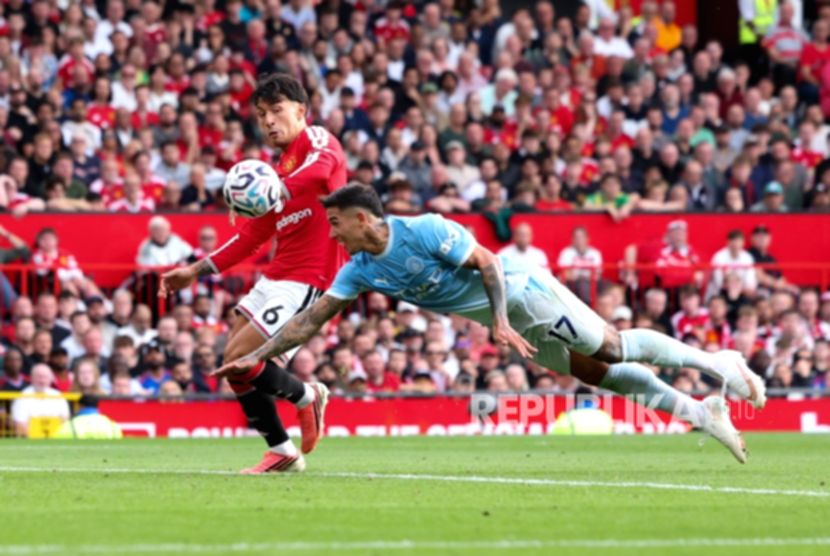 Rio Ferdinand Sebut VAR Konyol Usai Gol Haaland Bungkam MU