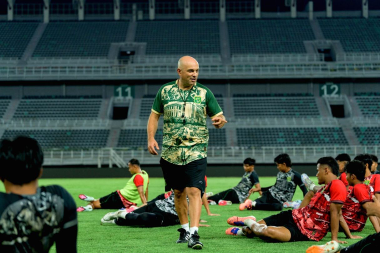 Alex Martins Cedera, Bernardo Tavares Putar Otak Racik Starting XI