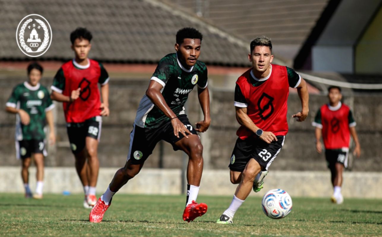 Pieter Huistra Tetap Percaya Kualitas PSS Sleman Meski Belum Poin