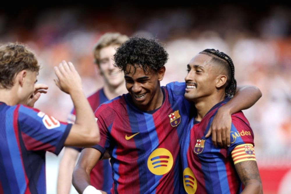 Hansi Flick Puji Dominasi Barcelona Usai Pesta Gol di Valencia