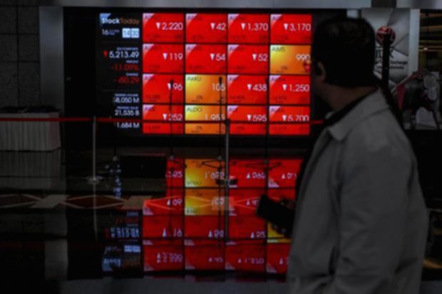 IHSG Diproyeksi Turun ke Level 4.800, Cek Saham Pilihan Analis
