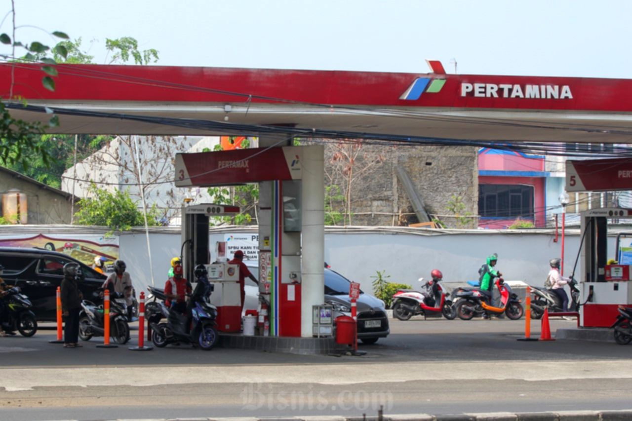 Bahlil Sebut Pendangkalan Sungai Hambat Distribusi BBM di Kalimantan