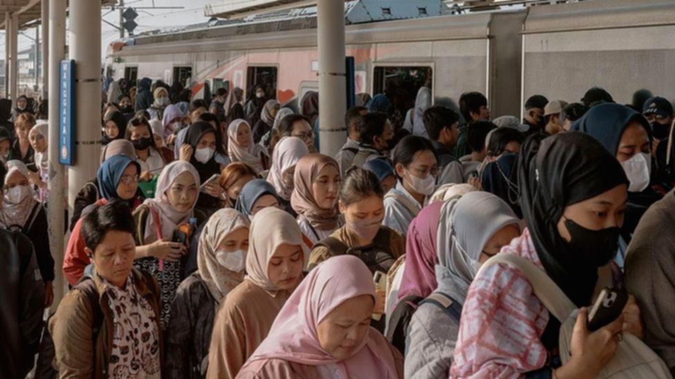 Dua Tahun Prabowo-Gibran: Tantangan Ekonomi di Balik Fenomena Penurunan Daya Beli